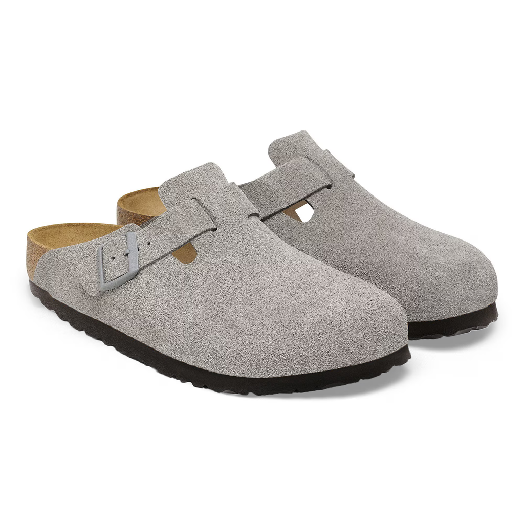 Detalje af spænde og rem på Birkenstock Boston i gråt ruskind 