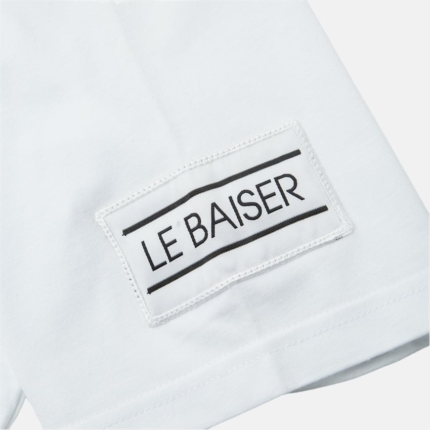 Le Baiser T-shirt hvid – detalje af påsyet logo patch på ærme