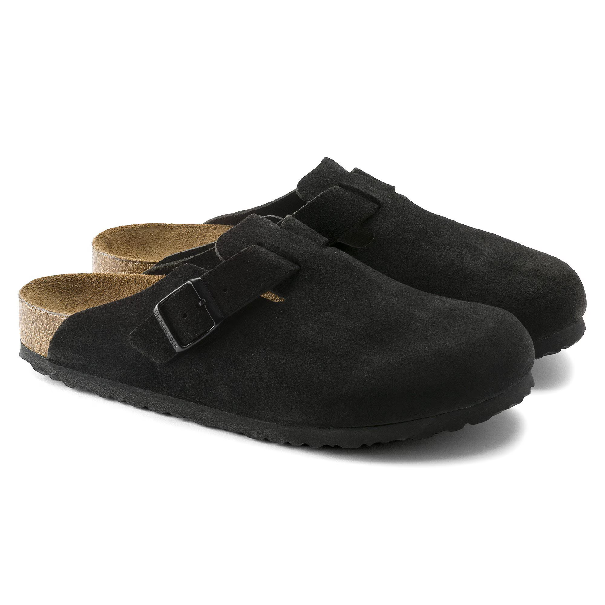 Detalje af rem og spænde på Birkenstock Boston i sort ruskind