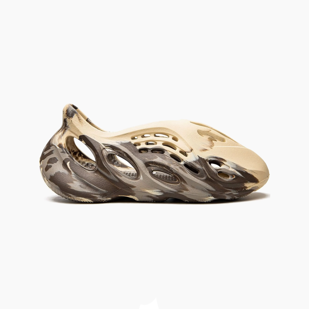 Yeezy Foam Runner MX Cream – sideprofil af futuristisk slip-on sneaker