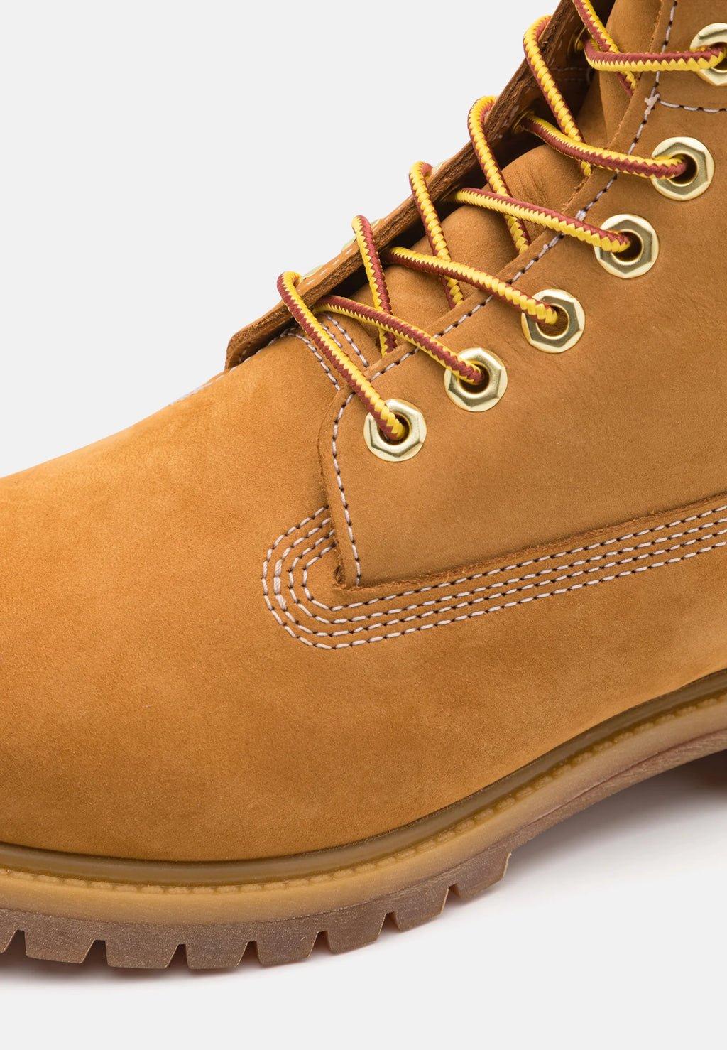 Detalje af snørebånd og øvre nubuck på Timberland Premium 6 Inch Boots i wheat
