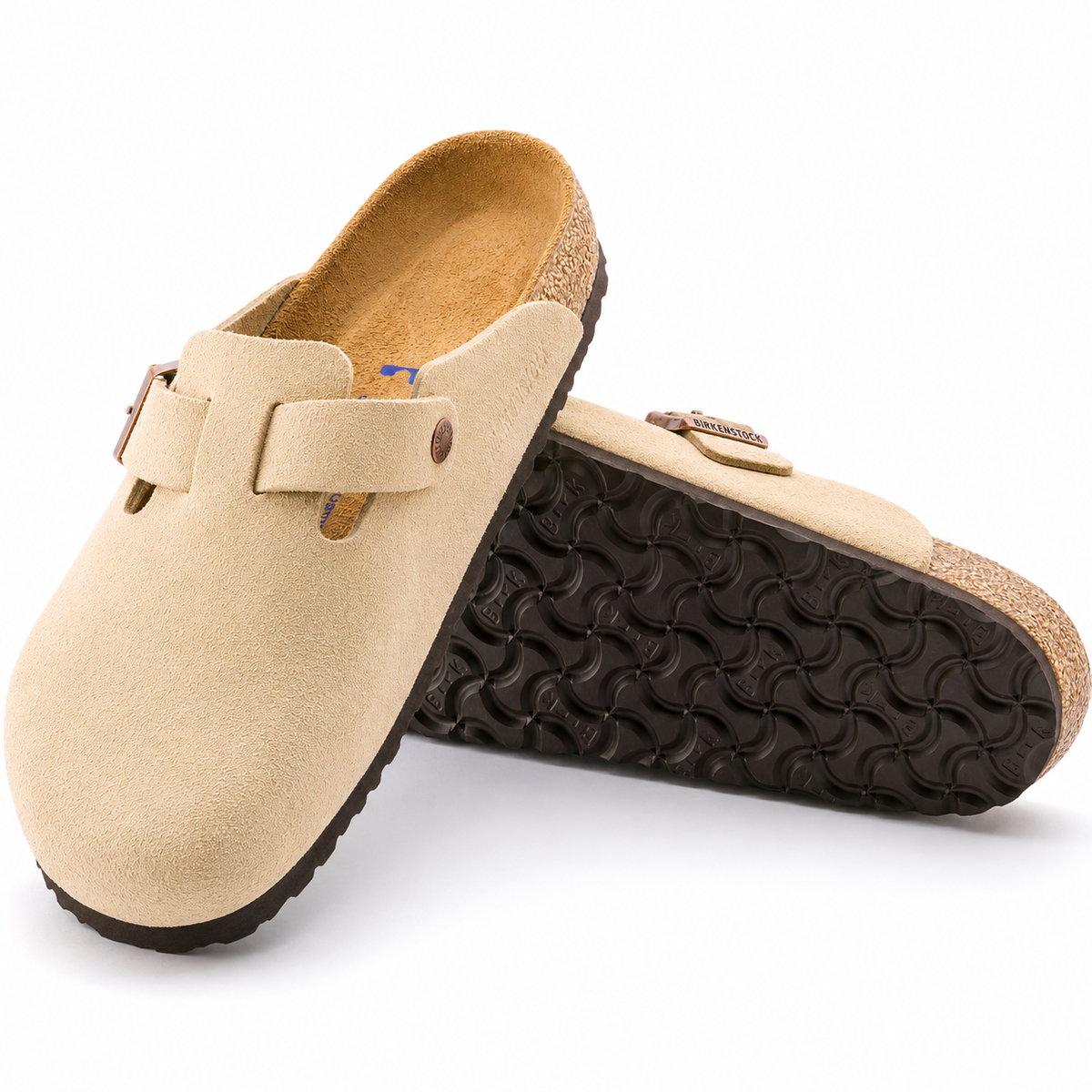 Birkenstock Boston sand – frontvinkel med spænde og hæl