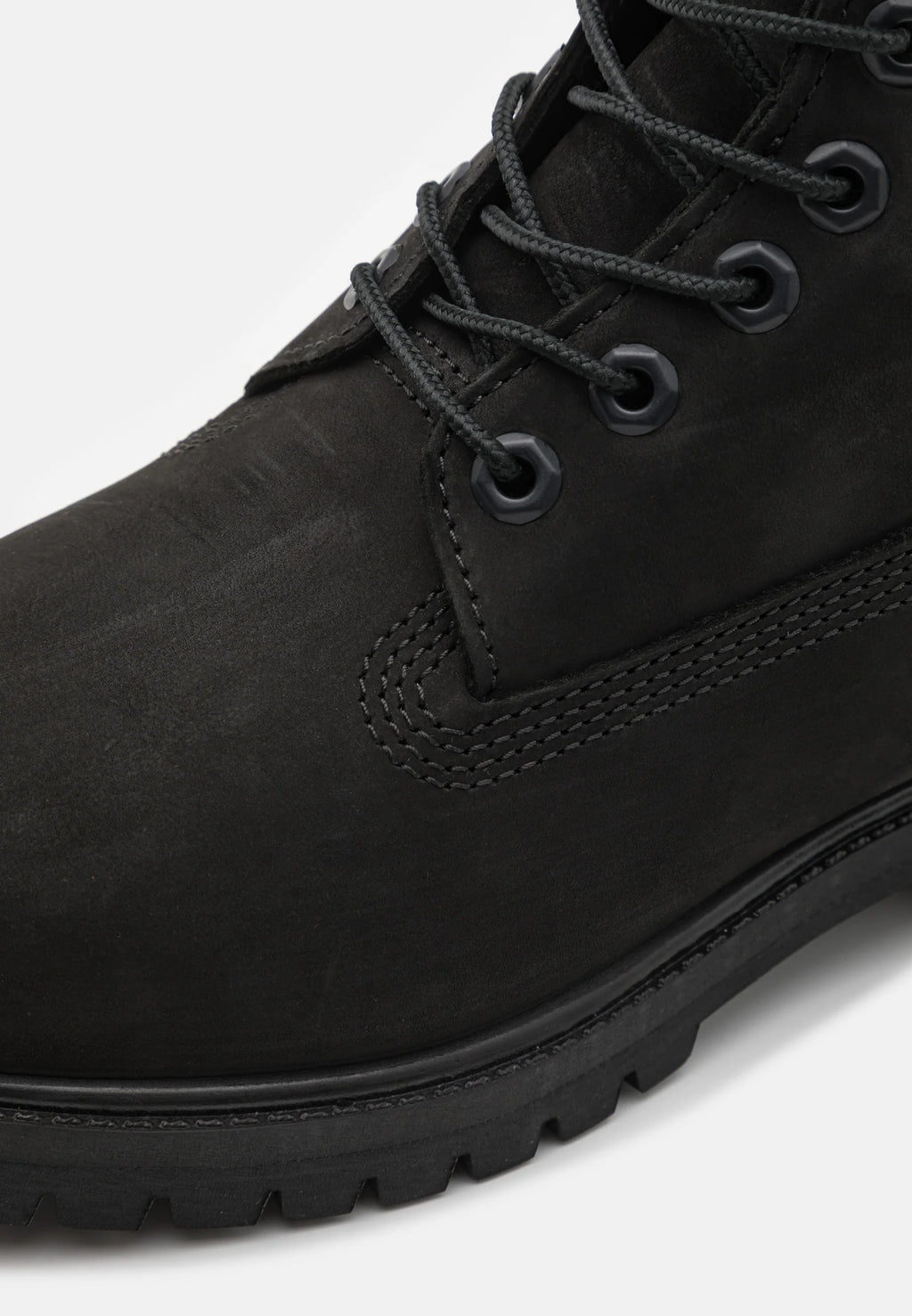 Nærbillede af læder og snørebånd på Timberland Premium 6 Inch Boots i sort