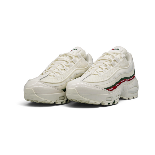 Nike Air Max 95 x UNDEFEATED Sail IB4453-100 set i vinkel