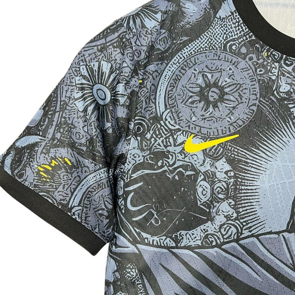 Detaljebillede af Nike Brasil concept shirt med gul Nike swoosh broderi og grafisk print